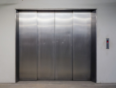 2 Ton Freight Tech Elevator VVVF Kontrol Pengangkatan Barang Vertikal