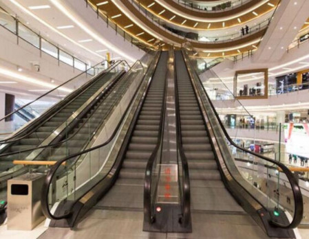 30 Derajat Moving Walk Eskalator 0,8 Meter Step Lift Monitor