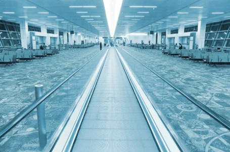 11 Derajat Airport Moving Walkway VVVF Controlled Aluminium Alloy Moving Trotoar